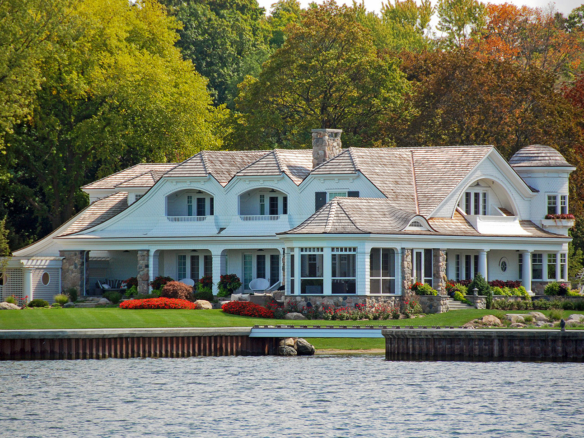 Gorgeus Villa On Lake